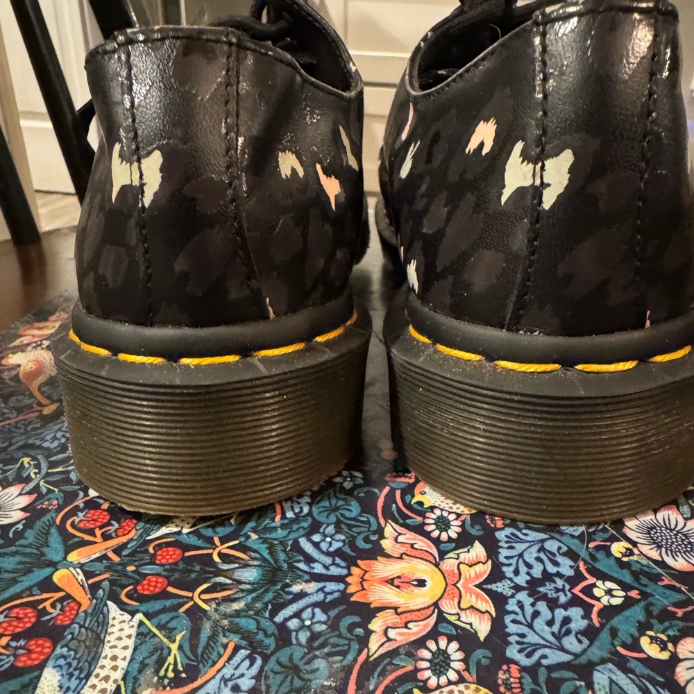 Classic Dr. Marten Oxfords with Love Hearts (UK 6, US 8) - Picture 2 of 7